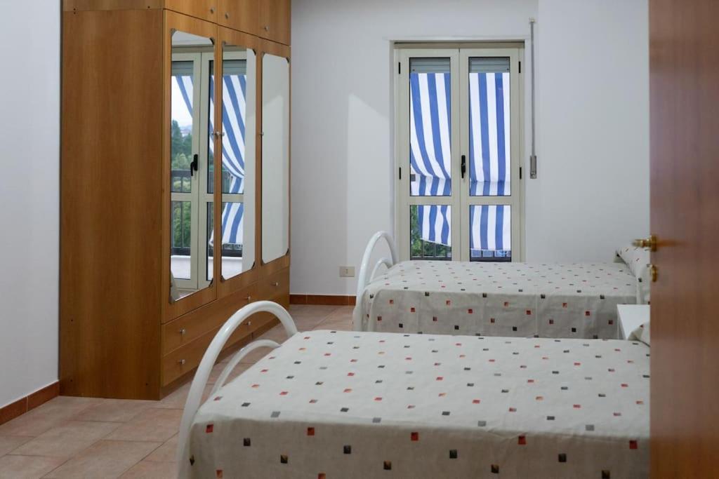 Comodo Appartamento A Crotone Esterno foto